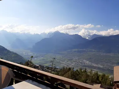 Ein allgemeiner Bergblick oder ein Berglick von der Ferienwohnung aus