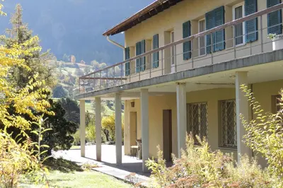Ein allgemeiner Bergblick oder ein Berglick von des Bed & Breakfasts aus