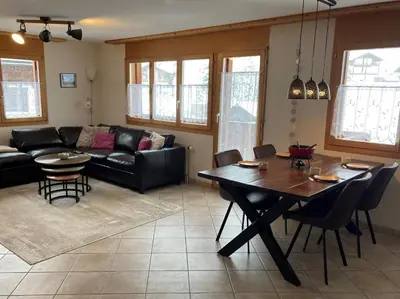 Ein Sitzbereich in der Unterkunft Haus Lotus, Riederalp Moosfluhbahn