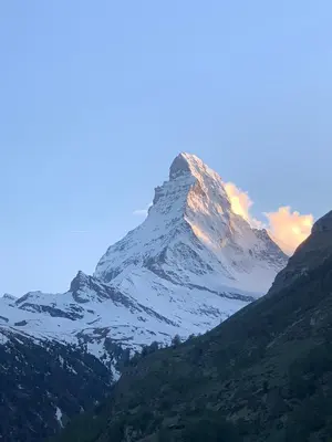 Ein allgemeiner Bergblick oder ein Berglick von der Ferienwohnung aus