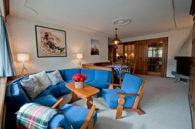 Ein Sitzbereich in der Unterkunft Haus Viktoria A, Apartment Blauherd