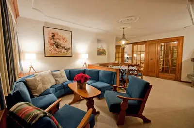 Ein Sitzbereich in der Unterkunft Haus Viktoria A, Apartment Blauherd