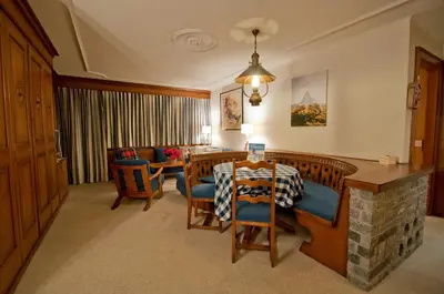 Ein Sitzbereich in der Unterkunft Haus Viktoria A, Apartment Blauherd
