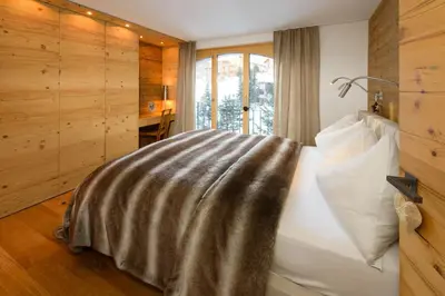 Ein Bett oder Betten in einem Zimmer der Unterkunft Haus Haro by Zermatt Premium Apartments