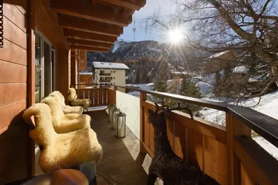 Ein allgemeiner Bergblick oder ein Berglick von der Ferienwohnung aus