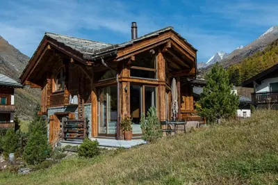 Ein allgemeiner Bergblick oder ein Berglick von des Ferienhauses aus
