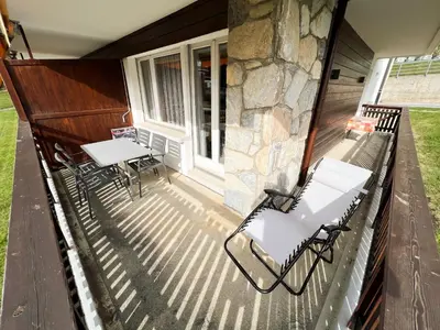 Ein Balkon oder eine Terrasse in der Unterkunft Bel appartement 3 pièces au pied des pistes de ski