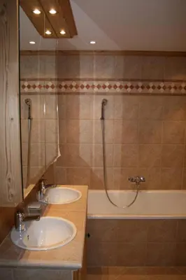 Ein Badezimmer in der Unterkunft Mountain view cosy, comfortable 1 bed-room Luxury Appartment Crans-Montana