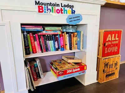 Die Bibliothek im Hostel