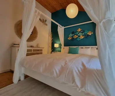 Ein Bett oder Betten in einem Zimmer der Unterkunft Fischerhüsli directly on lake Thun