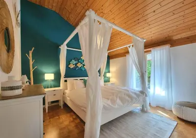 Ein Bett oder Betten in einem Zimmer der Unterkunft Fischerhüsli directly on lake Thun
