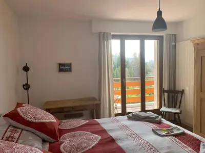 Ein Bett oder Betten in einem Zimmer der Unterkunft La Jacinthe de Crans