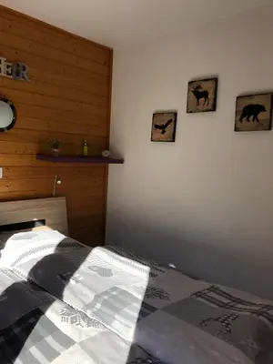 Ein Bett oder Betten in einem Zimmer der Unterkunft La gentiane