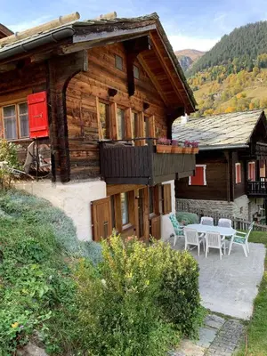 Ein allgemeiner Bergblick oder ein Berglick von des Chalets aus