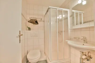 Ein Badezimmer in der Unterkunft Valaisia 134