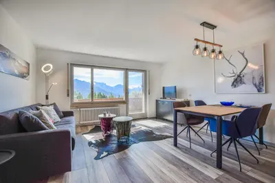 Ein allgemeiner Bergblick oder ein Berglick von der Ferienwohnung aus