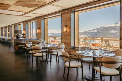 Ein allgemeiner Bergblick oder ein Berglick von des Hotels aus