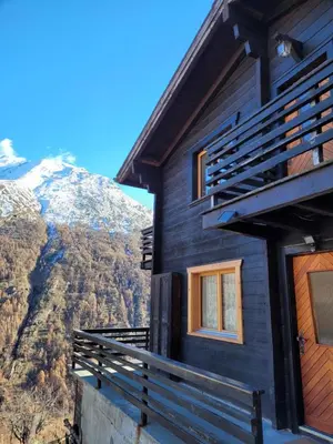 Ein allgemeiner Bergblick oder ein Berglick von der Ferienwohnung aus