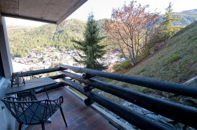 Ein allgemeiner Bergblick oder ein Berglick von der Ferienwohnung aus
