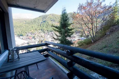 Ein allgemeiner Bergblick oder ein Berglick von der Ferienwohnung aus