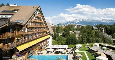 Ein allgemeiner Bergblick oder ein Berglick von der Ferienwohnung aus