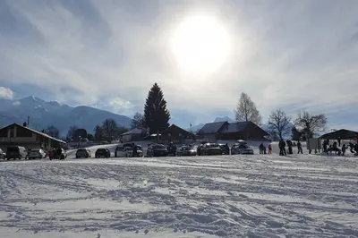 WHITE HOME IN AESCHI BEI SPIEZ im Winter