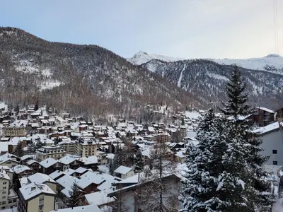 Ein allgemeiner Bergblick oder ein Berglick von der Ferienwohnung aus