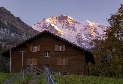 Ein allgemeiner Bergblick oder ein Berglick von der Ferienwohnung aus