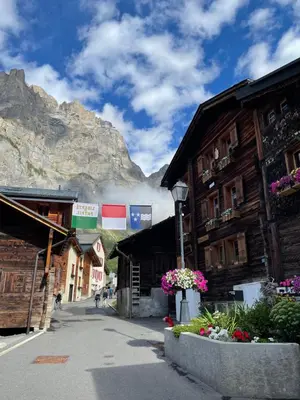 Ein allgemeiner Bergblick oder ein Berglick von der Ferienwohnung aus