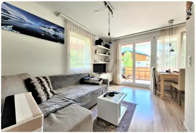 Ein Sitzbereich in der Unterkunft Ferienwohnung Gemmiblick