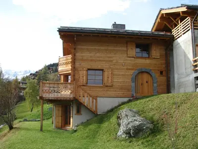 Das Gebäude in dem sich das Chalet befindet