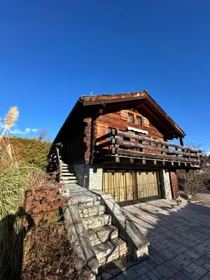 Das Gebäude in dem sich das Chalet befindet