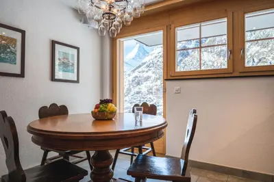 Ein allgemeiner Bergblick oder ein Berglick von der Ferienwohnung aus