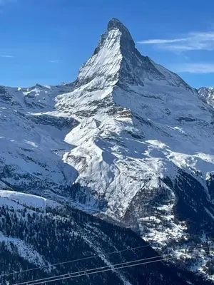 Ein allgemeiner Bergblick oder ein Berglick von der Ferienwohnung aus