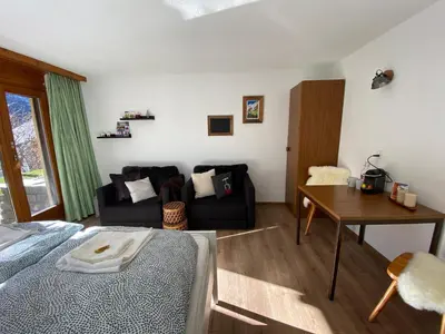 Ein Sitzbereich in der Unterkunft Haus Alpalin - adjacent studios 'Mischabel', cosy, central