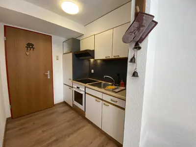 Küche/Küchenzeile in der Unterkunft Haus Alpalin - adjacent studios 'Mischabel', cosy, central