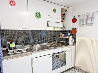 Küche/Küchenzeile in der Unterkunft Apartment Chalet im Gässli by Interhome