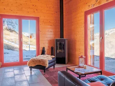 Ein allgemeiner Bergblick oder ein Berglick von des Chalets aus