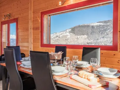 Ein allgemeiner Bergblick oder ein Berglick von des Chalets aus