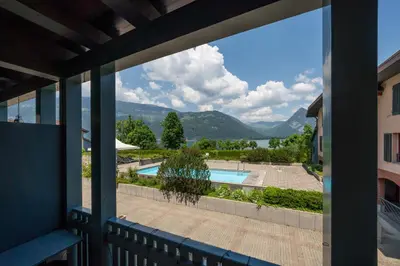 Ein allgemeiner Bergblick oder ein Berglick von der Ferienwohnung aus