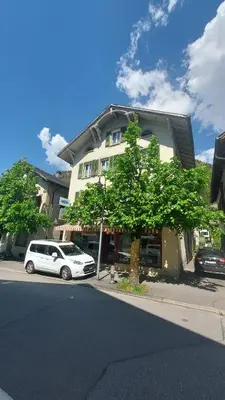 Das Gebäude in dem sich die Ferienwohnung befindet