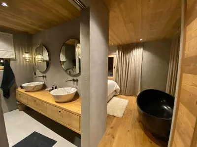 Ein Badezimmer in der Unterkunft Chalet 7 Luxury Chalet with Cinema room