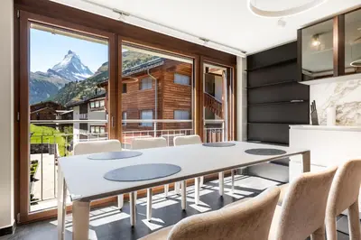Ein allgemeiner Bergblick oder ein Berglick von der Ferienwohnung aus