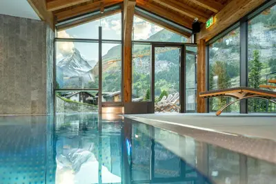 Der Swimmingpool an oder in der Nähe von Luxury Residence Colosseo Zermatt