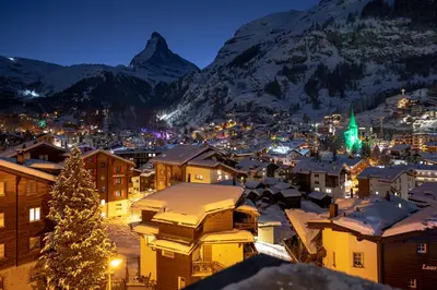 Ein allgemeiner Bergblick oder ein Berglick von der Ferienwohnung aus