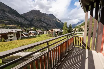 Ein allgemeiner Bergblick oder ein Berglick von der Ferienwohnung aus
