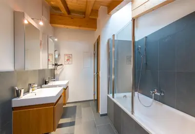 Ein Badezimmer in der Unterkunft Waldbort Penthouse