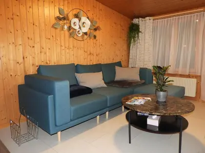 Ein Sitzbereich in der Unterkunft Schöne Ferienwohnung mit Seeblick