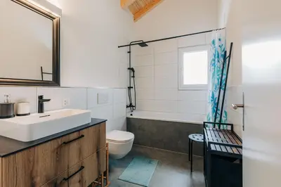 Ein Badezimmer in der Unterkunft Chuenislodge2- zwei Balkone, gemütlicher Kamin, top Aussicht