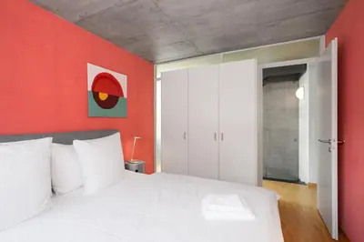 Ein Bett oder Betten in einem Zimmer der Unterkunft Urban Cube mit Sauna